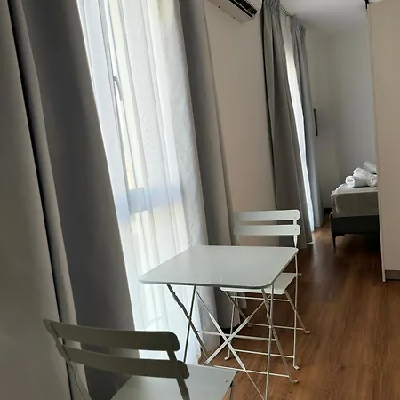 Apartament Gh 1 *